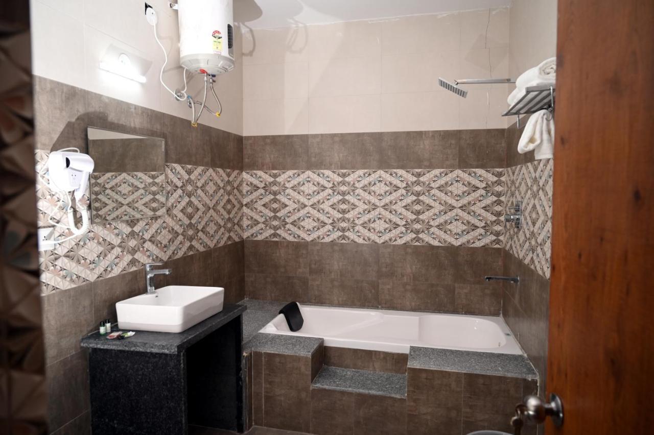 Hotel Singla Residency カングラ エクステリア 写真
