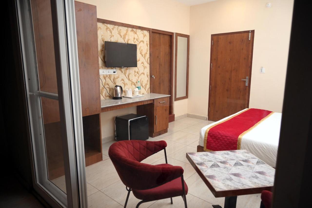 Hotel Singla Residency カングラ エクステリア 写真